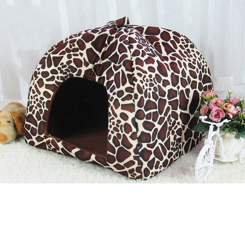 Cama de Peluche de Fresa – Un Refugio Acogedor para Mascotas Pequeñas