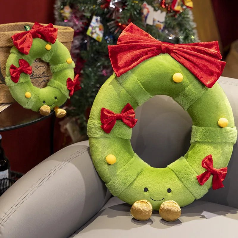 Plushie Holiday Wreath Decor, 8-16" | 20-40 cm plush toy – – – Image 4 | Plushie Produce