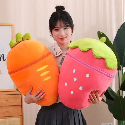 Giant Plushie Strawberry/Carrot Hiding a Pig/Rabbit, 1-2.6' | 30-80 cm plush toy – – – Image 2 | Plushie Produce